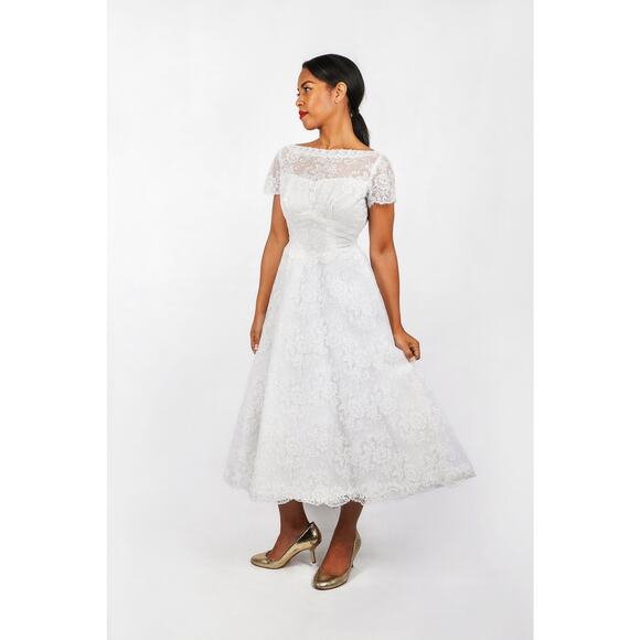 Vintage 50s White Lace Short Wedding Dress Full Tulle Skirt and Button Back | XS - Picture 3 of 10